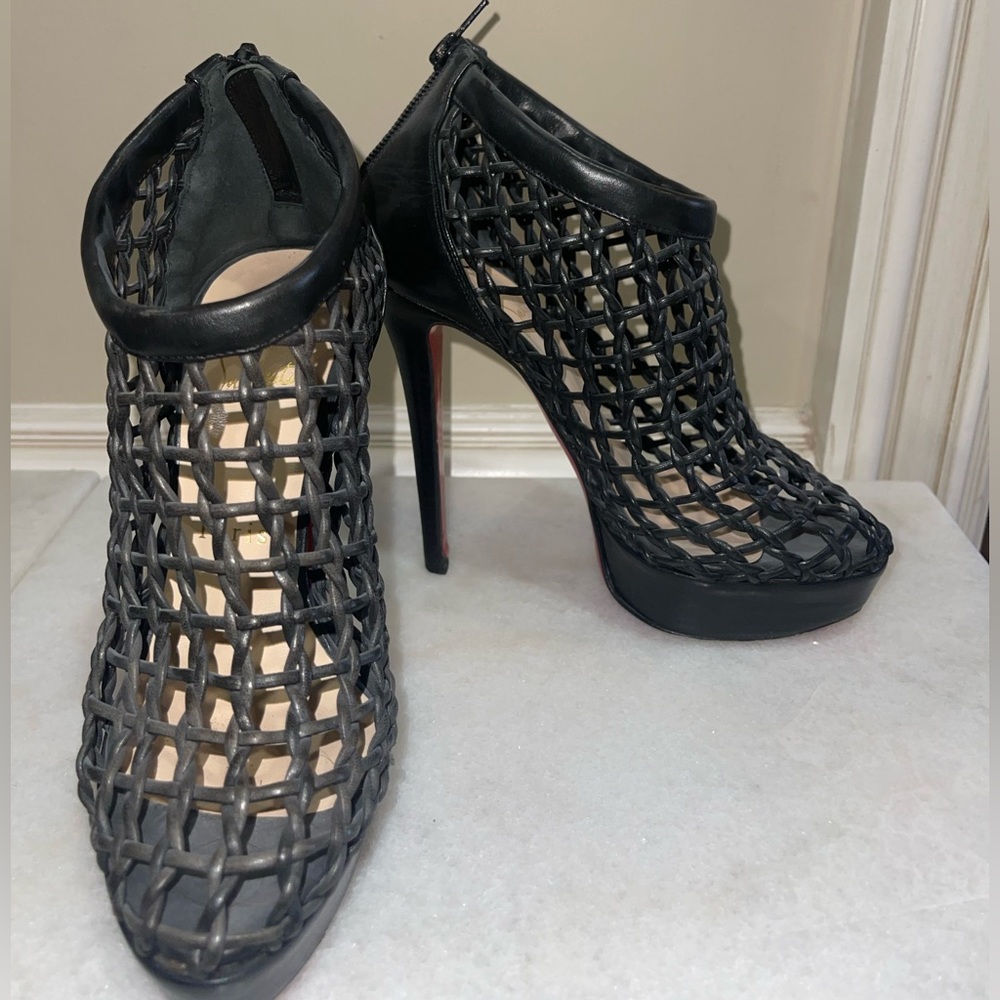 Christian Louboutin Coussin 140 Caged Nappa Ankle Boots in Black Leather Zipper